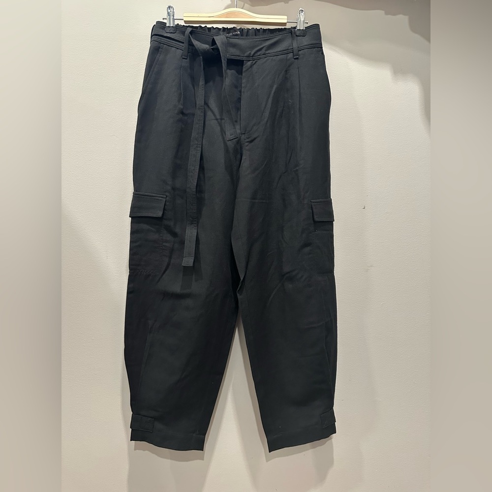 Banana Republic Cargo Pant in Black size 8